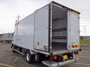 フォワード 　３．０５トン　冷蔵冷凍車　－３０℃　５７０　標準幅　格納パワーゲート　ＰＧラジコン　両側サイドドア　システムフロア　ラッシング２段　　衝突軽減　坂道補助　キーレス　アルミホイール　３０５０ｋｇ　ＡＴ（7枚目）