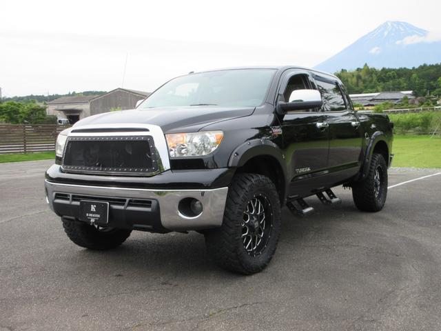 タンドラ クルーマックス　２０１１ｙモデル　実走行証明付き２９９００マイル　オートチェック付き　４ＷＤ　リフトＵＰ　社外２０インチＡＷ　社外オーバーフェンダー（2枚目）