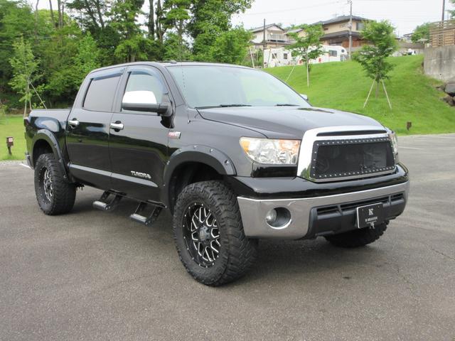 タンドラ クルーマックス　２０１１ｙモデル　実走行証明付き２９９００マイル　オートチェック付き　４ＷＤ　リフトＵＰ　社外２０インチＡＷ　社外オーバーフェンダー（8枚目）