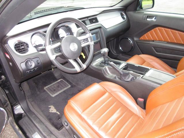 マスタング Ｖ６　プレミアム　正規ディーラー車　実走行４１２００ｋｍ　整備記録簿付き　本皮シート　メモリーナビフルセグＴＶ　１９インチＡＷ　リアスポイラー（15枚目）