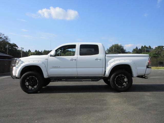 タコマ ダブルキャブ　４ＷＤ　新車並行車　リフトアップ　実走行４６８００マイル　オートチェック＆カーファックス付き　社外２０インチＡＷ＆オーバーフェンダー＆グリルガード（7枚目）