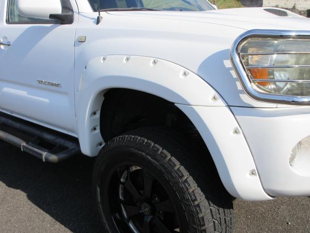 タコマ ダブルキャブ　４ＷＤ　新車並行車　リフトアップ　実走行４６８００マイル　オートチェック＆カーファックス付き　社外２０インチＡＷ＆オーバーフェンダー＆グリルガード（14枚目）