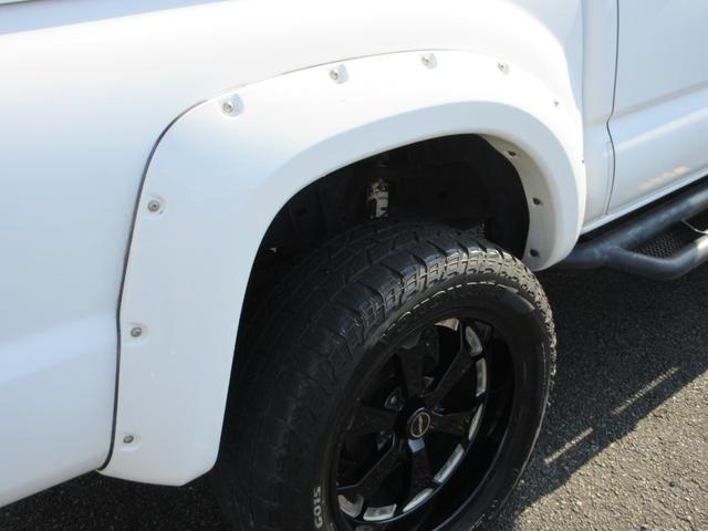 タコマ ダブルキャブ　４ＷＤ　新車並行車　リフトアップ　実走行４６８００マイル　オートチェック＆カーファックス付き　社外２０インチＡＷ＆オーバーフェンダー＆グリルガード（15枚目）