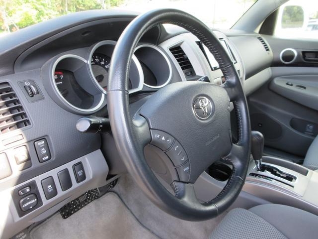 タコマ ダブルキャブ　４ＷＤ　新車並行車　リフトアップ　実走行４６８００マイル　オートチェック＆カーファックス付き　社外２０インチＡＷ＆オーバーフェンダー＆グリルガード（20枚目）