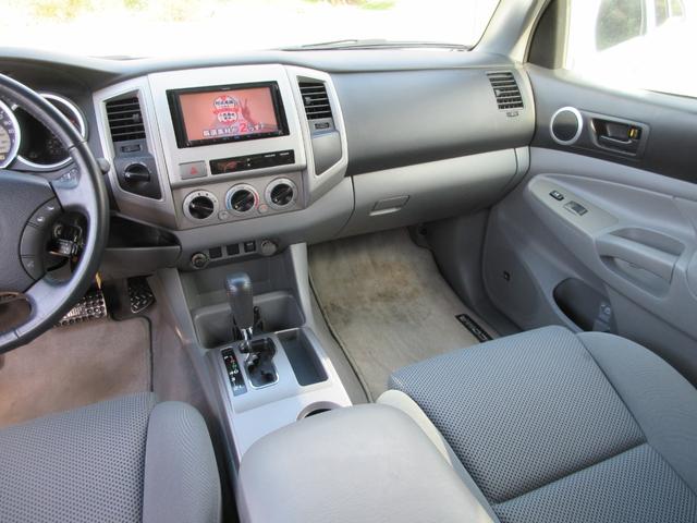 タコマ ダブルキャブ　４ＷＤ　新車並行車　リフトアップ　実走行４６８００マイル　オートチェック＆カーファックス付き　社外２０インチＡＷ＆オーバーフェンダー＆グリルガード（22枚目）