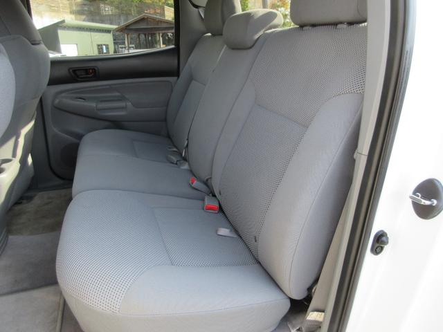 タコマ ダブルキャブ　４ＷＤ　新車並行車　リフトアップ　実走行４６８００マイル　オートチェック＆カーファックス付き　社外２０インチＡＷ＆オーバーフェンダー＆グリルガード（31枚目）