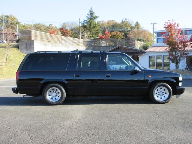 シボレーサバーバン ベースグレード　新車並行車　１オーナー　実走行６５３００マイル　４５４ビックブロックエンジン７．４Ｌ　カーファックス付き　同色ブラックＮＥＷペイント　１ナンバー登録　ローダウンＣノッチ　社外ＡＷ　ベンチシート（4枚目）