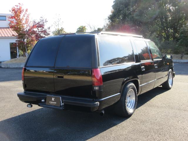 シボレーサバーバン ベースグレード　新車並行車　１オーナー　実走行６５３００マイル　４５４ビックブロックエンジン７．４Ｌ　カーファックス付き　同色ブラックＮＥＷペイント　１ナンバー登録　ローダウンＣノッチ　社外ＡＷ　ベンチシート（6枚目）