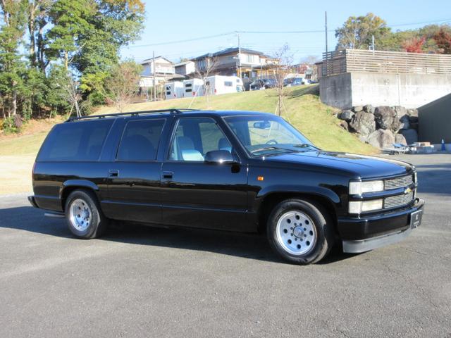 シボレーサバーバン ベースグレード　新車並行車　１オーナー　実走行６５３００マイル　４５４ビックブロックエンジン７．４Ｌ　カーファックス付き　同色ブラックＮＥＷペイント　１ナンバー登録　ローダウンＣノッチ　社外ＡＷ　ベンチシート（7枚目）