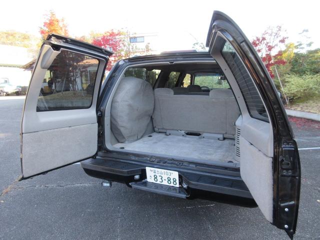 シボレーサバーバン ベースグレード　新車並行車　１オーナー　実走行６５３００マイル　４５４ビックブロックエンジン７．４Ｌ　カーファックス付き　同色ブラックＮＥＷペイント　１ナンバー登録　ローダウンＣノッチ　社外ＡＷ　ベンチシート（14枚目）