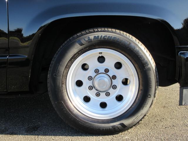 シボレーサバーバン ベースグレード　新車並行車　１オーナー　実走行６５３００マイル　４５４ビックブロックエンジン７．４Ｌ　カーファックス付き　同色ブラックＮＥＷペイント　１ナンバー登録　ローダウンＣノッチ　社外ＡＷ　ベンチシート（18枚目）