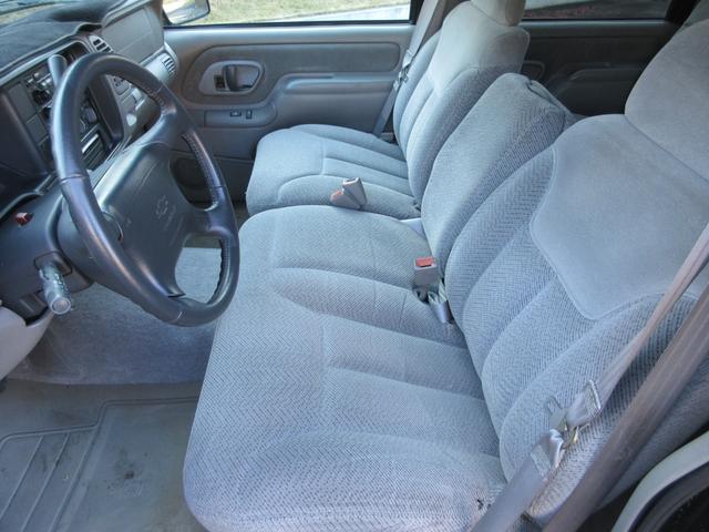 シボレーサバーバン ベースグレード　新車並行車　１オーナー　実走行６５３００マイル　４５４ビックブロックエンジン７．４Ｌ　カーファックス付き　同色ブラックＮＥＷペイント　１ナンバー登録　ローダウンＣノッチ　社外ＡＷ　ベンチシート（23枚目）