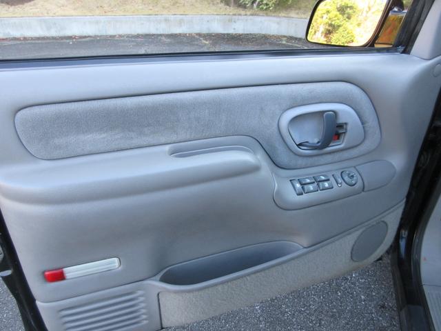 シボレーサバーバン ベースグレード　新車並行車　１オーナー　実走行６５３００マイル　４５４ビックブロックエンジン７．４Ｌ　カーファックス付き　同色ブラックＮＥＷペイント　１ナンバー登録　ローダウンＣノッチ　社外ＡＷ　ベンチシート（25枚目）