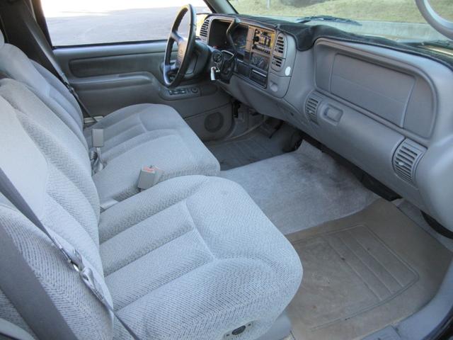 シボレーサバーバン ベースグレード　新車並行車　１オーナー　実走行６５３００マイル　４５４ビックブロックエンジン７．４Ｌ　カーファックス付き　同色ブラックＮＥＷペイント　１ナンバー登録　ローダウンＣノッチ　社外ＡＷ　ベンチシート（26枚目）