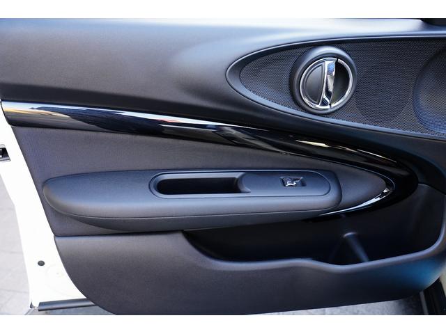 ＭＩＮＩ クーパーＳＤ　クラブマン　禁煙１オーナー本革シートヒーター付デジタルインナーミラードラレコ前後コーナーセンサＥＴＣナビＬＥＤアクティブクルーズコントロール電動パーキングスマートキー前後ディクセル低ダストパット断熱フィルム施工済（32枚目）