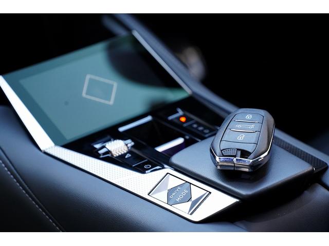 ＤＳ４ リヴォリ　ブルーＨＤｉ　ディーゼルターボ禁煙１オーナー本革シートクーラーヒーターマッサージ機能ステアリングヒーター３６０度カメラ衝突被害軽減ＦＯＣＡＬサラウンドアップルカープレイＢｌｕｅｔｏｏｔｈワイヤレス充電ドラレコ前後（4枚目）