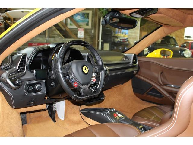 ４５８イタリア ベースグレード　正規ディーラー車　ＬＢ仕様　バックカメラ　左ハンドル　イエローブレーキキャリパー　クオイオインテリアカラー（25枚目）