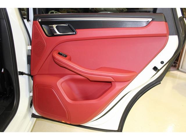マカン マカンＧＴＳ　正規ディーラー車　スポーツクロノＰＫＧ　スポーエキゾート　シートヒーター　パワーシート　赤レザーシート　バックカメラ　レッドブレーキキャリパー　２０インチアルミホイール（48枚目）