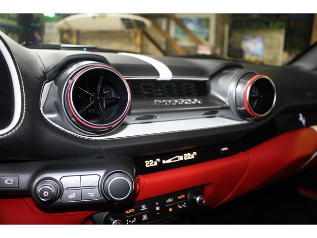 812スーパーファスト ベースグレード F1 DCT ・カーボンインテリア・オプションシート・ブリリアントマフラー・内装色レッド(13枚目)