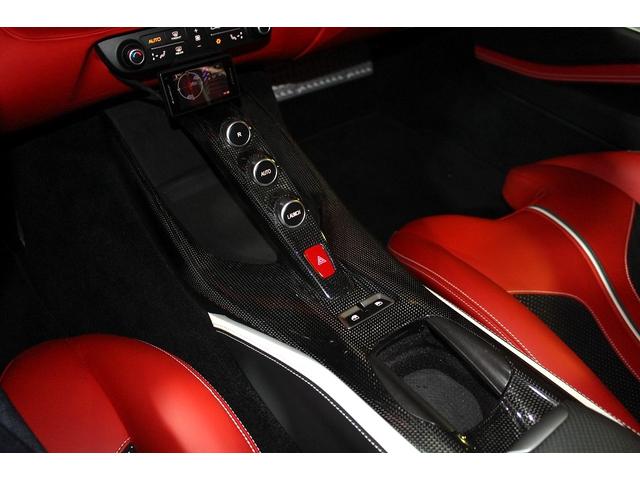 812スーパーファスト ベースグレード F1 DCT ・カーボンインテリア・オプションシート・ブリリアントマフラー・内装色レッド(15枚目)