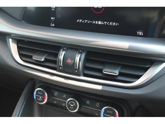 ステルヴィオ ２．０ターボ　Ｑ４ヴェローチェ　弊社元デモカー　アルファレッド　認定中古車　２８０馬力　前席シートヒーター付　レザーシート　ハーマンカードンスピーカー装備　純正２０インチアルミホイール　安全運転支援システム　純正ナビゲーション（16枚目）