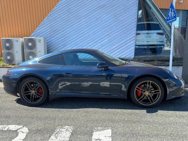 ９１１ ９１１カレラ　ブラックレザーインテリア／１９インチブロンズアルミ／レッドスポーツキャリパー／シートヒーター・ベンチレーション／オートエアコンシステム／社外高機能ナビ／電格ミラー（10枚目）