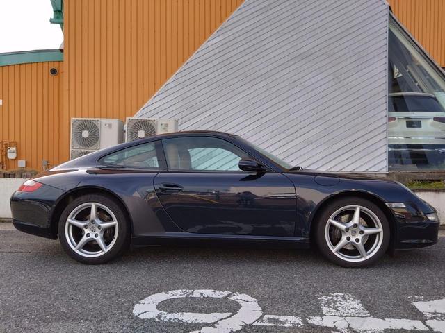 ９１１ ９１１カレラ　６ＭＴ車／ベージュレザー内装／ＥＴＣ／前後純正ＡＷ／ＨＩＤ／純正ウィング／アルカンターラルーフ（13枚目）