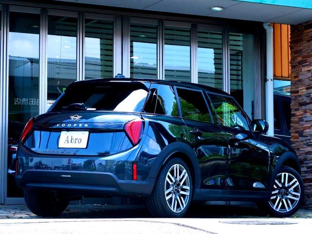 ＭＩＮＩ クーパーＣ　エッセンシャル・トリム　パラレル・スポーク２トーンホイールヘッドアップディスプレイ／３６０度カメラ／ミラー一体型ＥＴＣ／ナビ／純正ドラレコ／ワンオーナー／ステアリングヒーター／シートヒーター／（6枚目）