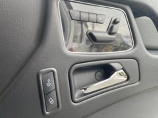 Ｇクラス Ｇ３５０ｄ　後期型／マルチファンクションステアリング／ラグジュアリーＰＫＧ／全席シートヒータ／スライディングルーフ／純正ナビシステム／バックカメラ／Ｈａｒｍａｎ　Ｋａｒｄｏｎ音響システム／ディストロニックプラス（8枚目）