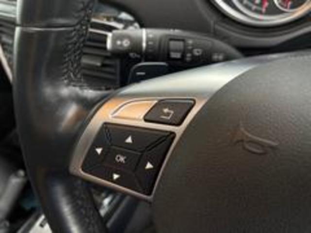 Ｇクラス Ｇ３５０ｄ　後期型／マルチファンクションステアリング／ラグジュアリーＰＫＧ／全席シートヒータ／スライディングルーフ／純正ナビシステム／バックカメラ／Ｈａｒｍａｎ　Ｋａｒｄｏｎ音響システム／ディストロニックプラス（22枚目）