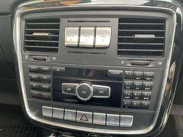 Ｇクラス Ｇ３５０ｄ　後期型／マルチファンクションステアリング／ラグジュアリーＰＫＧ／全席シートヒータ／スライディングルーフ／純正ナビシステム／バックカメラ／Ｈａｒｍａｎ　Ｋａｒｄｏｎ音響システム／ディストロニックプラス（27枚目）