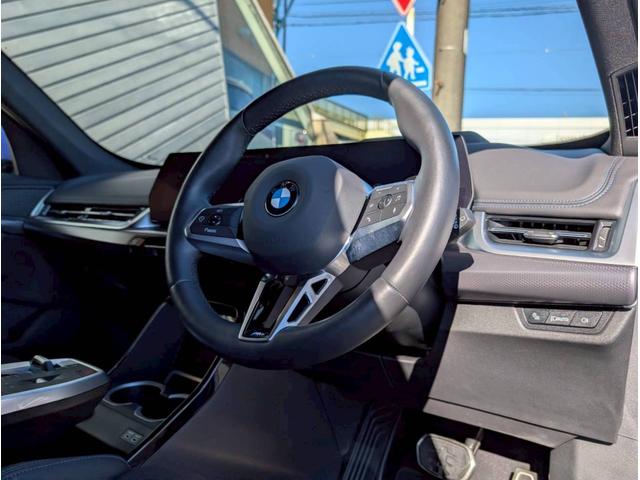 Ｘ１ ｘＤｒｉｖｅ　２０ｄ　Ｍスポーツ　Ｍ　Ｓｐｏｒｔ専用カラー／ハーフレザーシート／シートヒーター／ＬＣＷ／ヘッドアップディスプレイ／３６０度カメラ／ワイヤレスＣ／インテリアカメラ／ＥＴＣ／ドラレコ／パワーバックドア／ＰＷシート（8枚目）