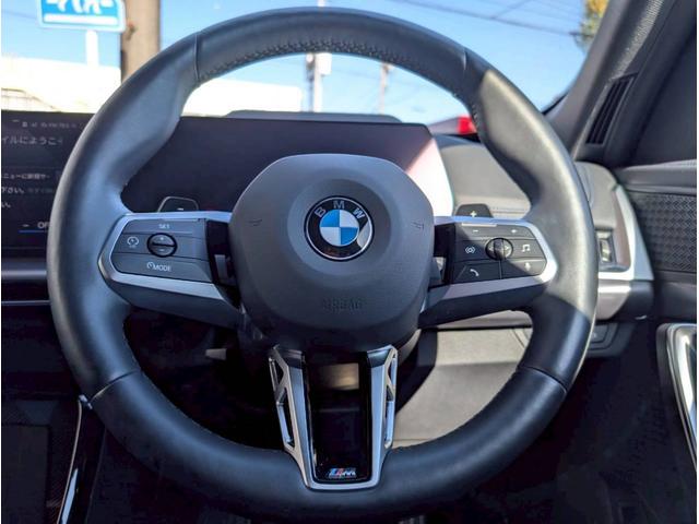 Ｘ１ ｘＤｒｉｖｅ　２０ｄ　Ｍスポーツ　Ｍ　Ｓｐｏｒｔ専用カラー／ハーフレザーシート／シートヒーター／ＬＣＷ／ヘッドアップディスプレイ／３６０度カメラ／ワイヤレスＣ／インテリアカメラ／ＥＴＣ／ドラレコ／パワーバックドア／ＰＷシート（9枚目）