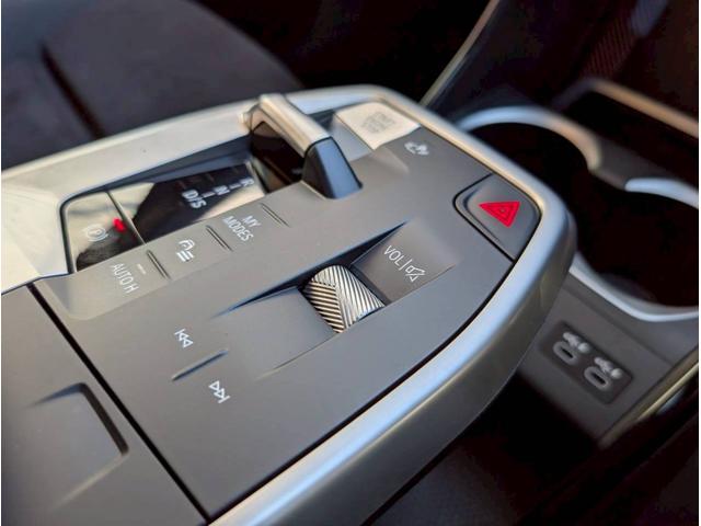 Ｘ１ ｘＤｒｉｖｅ　２０ｄ　Ｍスポーツ　Ｍ　Ｓｐｏｒｔ専用カラー／ハーフレザーシート／シートヒーター／ＬＣＷ／ヘッドアップディスプレイ／３６０度カメラ／ワイヤレスＣ／インテリアカメラ／ＥＴＣ／ドラレコ／パワーバックドア／ＰＷシート（10枚目）