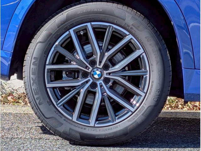 Ｘ１ ｘＤｒｉｖｅ　２０ｄ　Ｍスポーツ　Ｍ　Ｓｐｏｒｔ専用カラー／ハーフレザーシート／シートヒーター／ＬＣＷ／ヘッドアップディスプレイ／３６０度カメラ／ワイヤレスＣ／インテリアカメラ／ＥＴＣ／ドラレコ／パワーバックドア／ＰＷシート（24枚目）