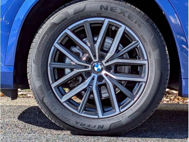Ｘ１ ｘＤｒｉｖｅ　２０ｄ　Ｍスポーツ　Ｍ　Ｓｐｏｒｔ専用カラー／ハーフレザーシート／シートヒーター／ＬＣＷ／ヘッドアップディスプレイ／３６０度カメラ／ワイヤレスＣ／インテリアカメラ／ＥＴＣ／ドラレコ／パワーバックドア／ＰＷシート（26枚目）