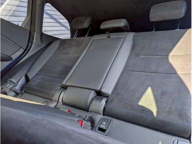 Ｘ１ ｘＤｒｉｖｅ　２０ｄ　Ｍスポーツ　Ｍ　Ｓｐｏｒｔ専用カラー／ハーフレザーシート／シートヒーター／ＬＣＷ／ヘッドアップディスプレイ／３６０度カメラ／ワイヤレスＣ／インテリアカメラ／ＥＴＣ／ドラレコ／パワーバックドア／ＰＷシート（30枚目）