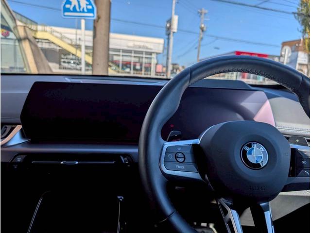 Ｘ１ ｘＤｒｉｖｅ　２０ｄ　Ｍスポーツ　Ｍ　Ｓｐｏｒｔ専用カラー／ハーフレザーシート／シートヒーター／ＬＣＷ／ヘッドアップディスプレイ／３６０度カメラ／ワイヤレスＣ／インテリアカメラ／ＥＴＣ／ドラレコ／パワーバックドア／ＰＷシート（31枚目）