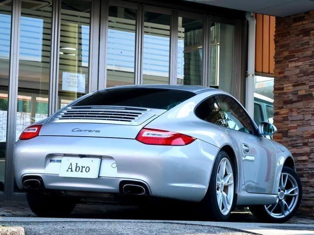 ９１１ ９１１カレラ　ＭＴ車／後期型／ＥＴＣ／バックカメラ／ナビ／イエローキャリパー／純正アルミホイール／ブラックフルレザート／左ハンドル／後期型ＬＥＤテールライト（5枚目）