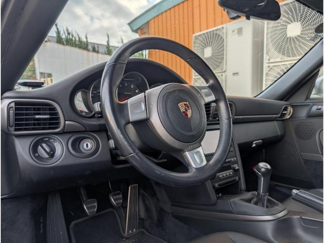 ９１１ ９１１カレラ　ＭＴ車／後期型／ＥＴＣ／バックカメラ／ナビ／イエローキャリパー／純正アルミホイール／ブラックフルレザート／左ハンドル／後期型ＬＥＤテールライト（10枚目）