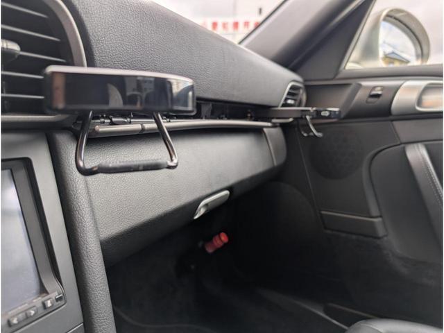 ９１１ ９１１カレラ　ＭＴ車／後期型／ＥＴＣ／バックカメラ／ナビ／イエローキャリパー／純正アルミホイール／ブラックフルレザート／左ハンドル／後期型ＬＥＤテールライト（18枚目）