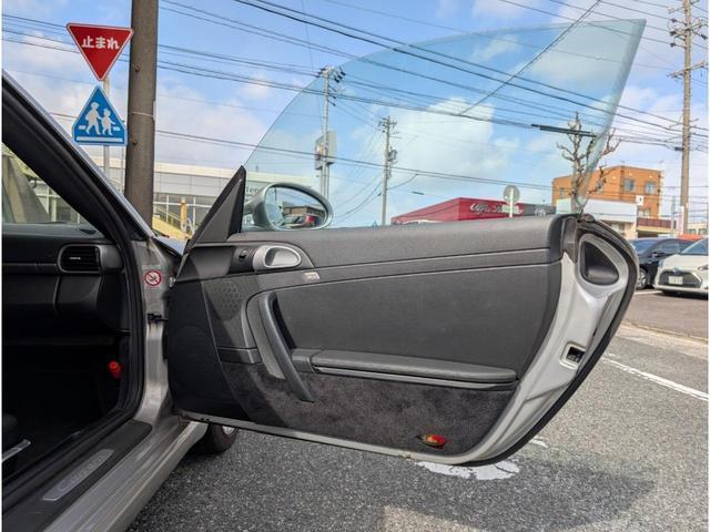 ９１１ ９１１カレラ　ＭＴ車／後期型／ＥＴＣ／バックカメラ／ナビ／イエローキャリパー／純正アルミホイール／ブラックフルレザート／左ハンドル／後期型ＬＥＤテールライト（25枚目）