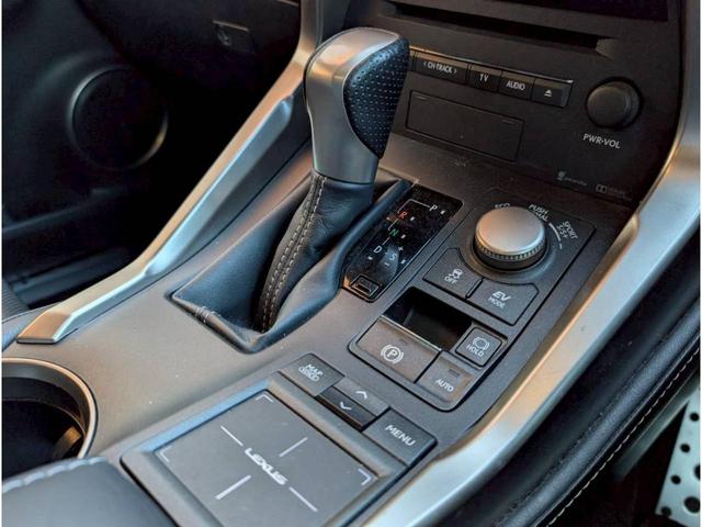 ＮＸ ＮＸ３００ｈ　Ｆスポーツ　純正ナビ／ＴＶ／バックカメラ／ＥＴＣ／レザーシート／メモリＰシート／リアＰシート／シートヒーター／ベンチレーション／ステアリングヒーター／パワーバックドア／レーダークルーズコントロール（10枚目）