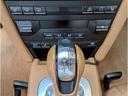 現代の安全装備と利便性を備えながら、オリジナルの911が持っていた純粋な走りの楽しさを現代に伝える、まさに「生きた遺産」と呼ぶにふさわしい存在なのです。