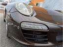 この色は、ポルシェのエレガンスを引き立てるだけでなく、他の車とは一線を画す個性的な印象を与えます。街中での視線を集めること間違いなしです。