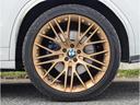 xDrive四輪駆動システム卓越したトラクションと安定性を提供し、どんな路面状況でも安心してドライブを楽しめます。