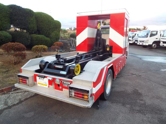 ダイナトラック 　ＮＯＸ適合フックロールコンテナ　アームロール　５速　４０００ｃｃディーゼルターボ　仮装済　深ダンプ　回送車　コンテナ車　フルフラット（4枚目）