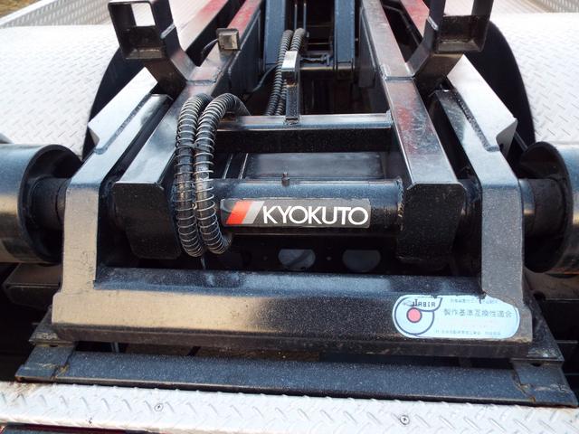 ダイナトラック 　ＮＯＸ適合フックロールコンテナ　アームロール　５速　４０００ｃｃディーゼルターボ　仮装済　深ダンプ　回送車　コンテナ車　フルフラット（18枚目）