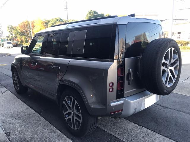 ディフェンダー １１０ＸＳエディション　Ｐ３００　４ＷＤ　全周囲カメラ　クリアランスソナー　オートクルーズコントロール　レーンアシスト　パワーシート　衝突被害軽減システム　サンルーフ　ナビ　オートライト　ＬＥＤヘッドランプ　アルミホイール（4枚目）