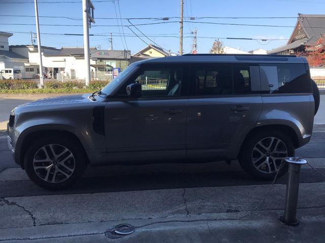 ディフェンダー １１０ＸＳエディション　Ｐ３００　４ＷＤ　全周囲カメラ　クリアランスソナー　オートクルーズコントロール　レーンアシスト　パワーシート　衝突被害軽減システム　サンルーフ　ナビ　オートライト　ＬＥＤヘッドランプ　アルミホイール（7枚目）